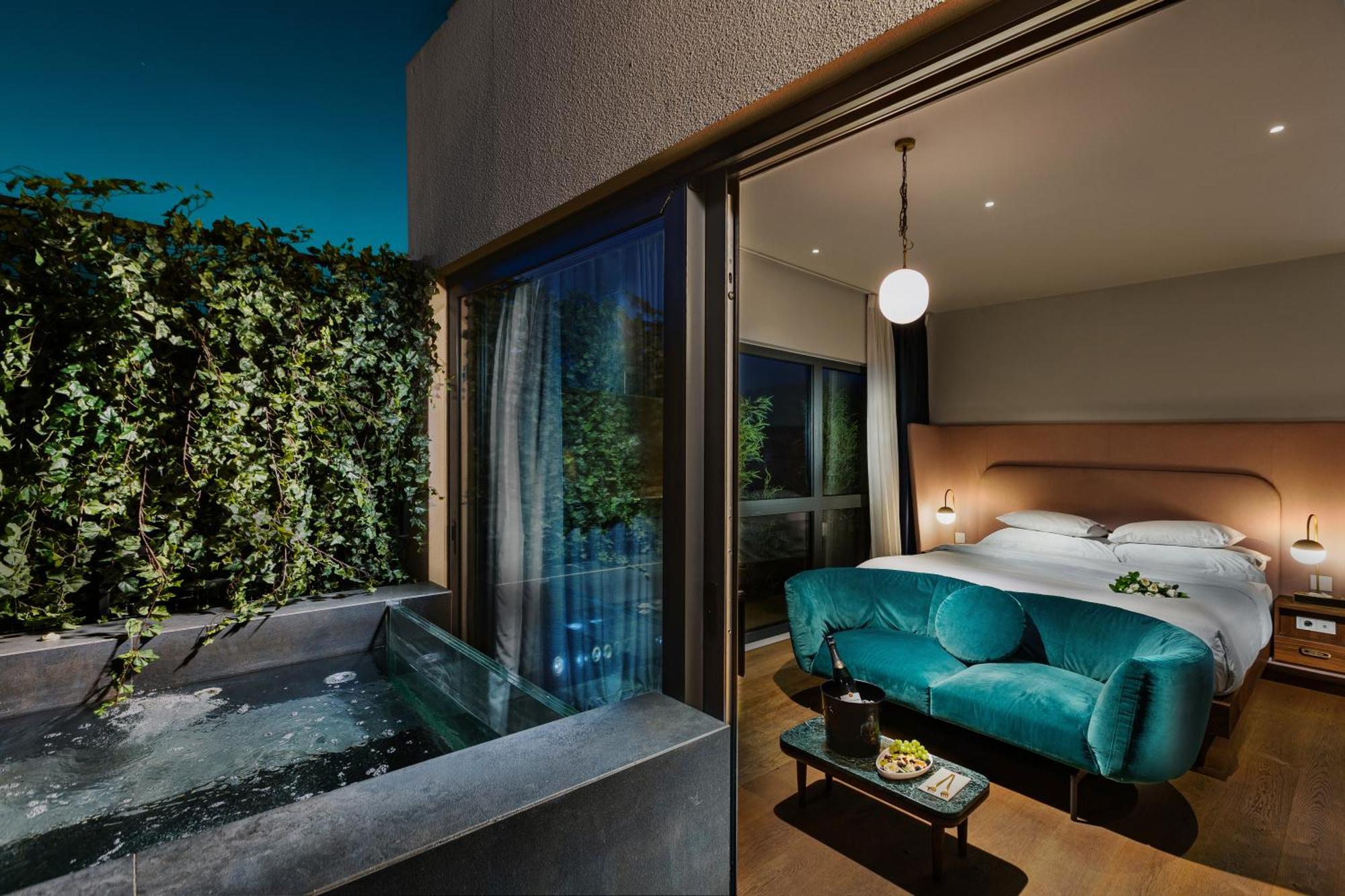 King Suite with Balcony,1657220904:JPEG