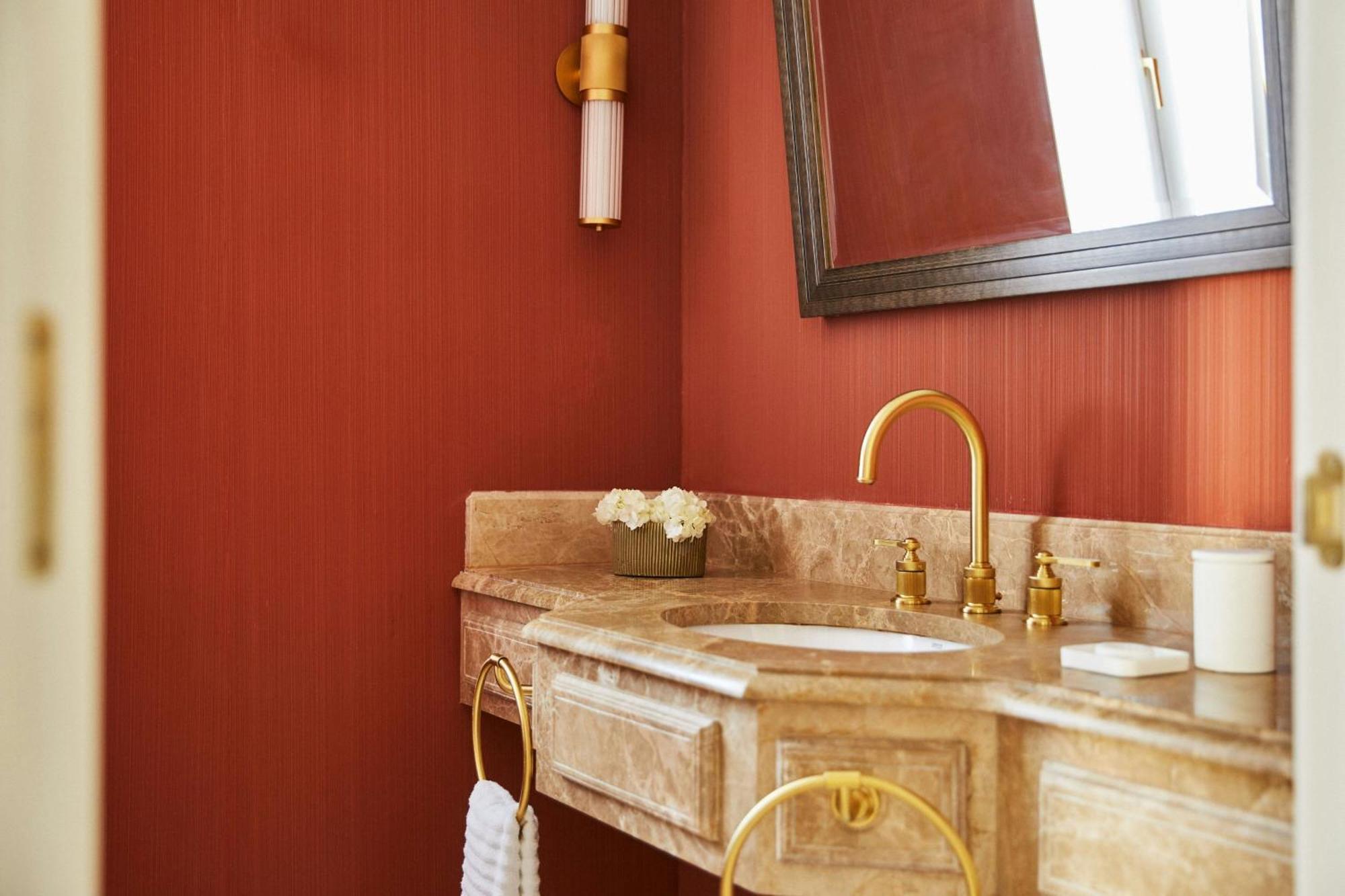 One-Bedroom Cortes King Suite with Parliament View,1658066378:JPEG