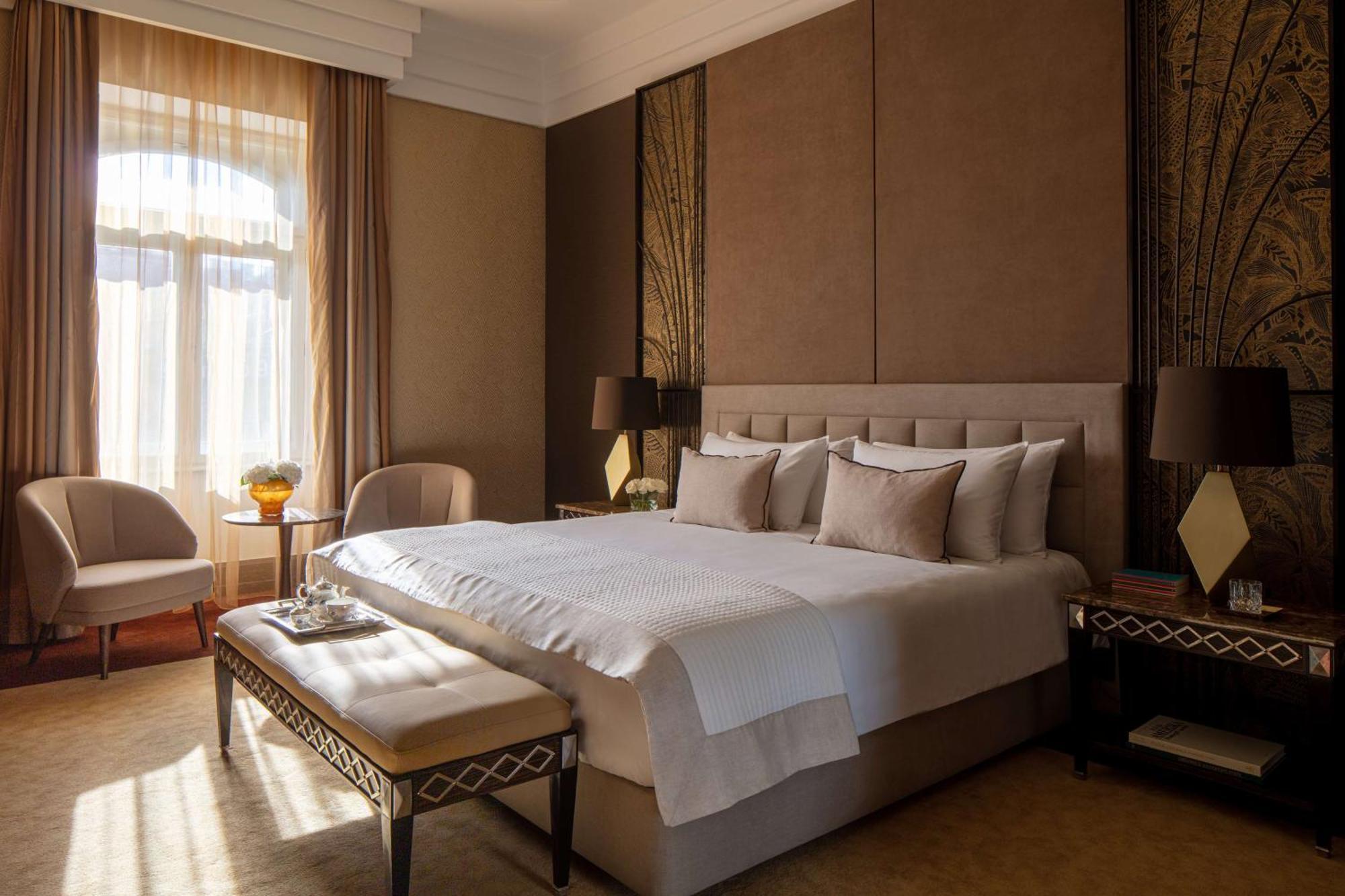 Executive Suite,1658748739:JPEG