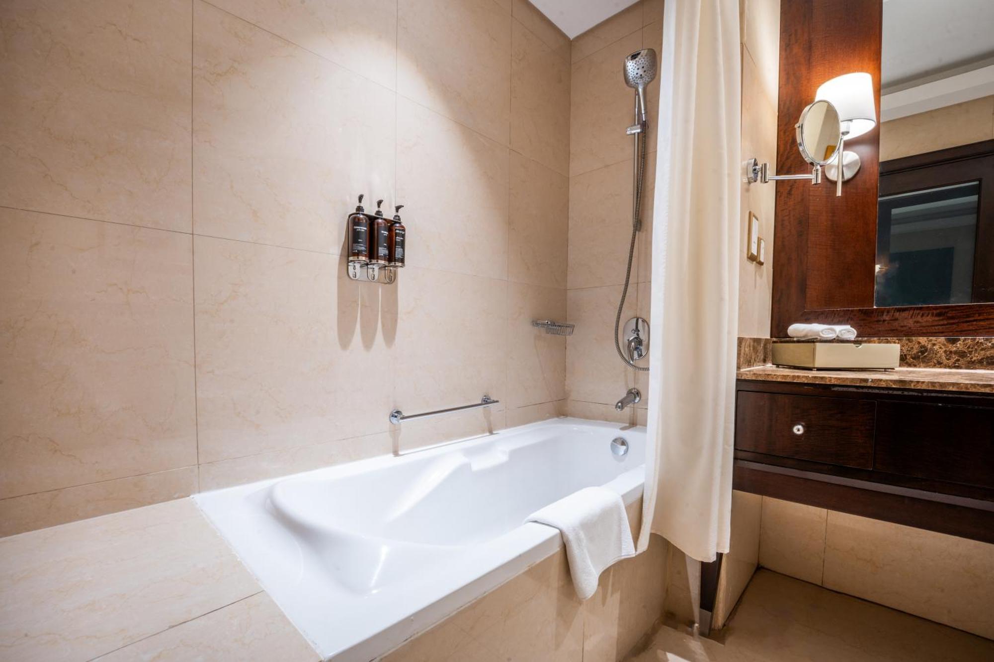 Executive Grand Deluxe Zimmer mit Kingsize-Bett