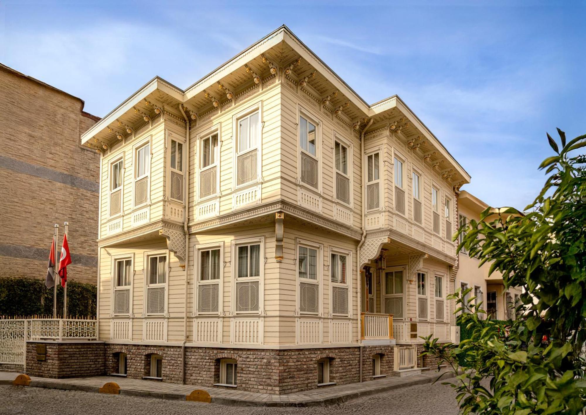 Luxury Mansion Four Bedrooms Annex