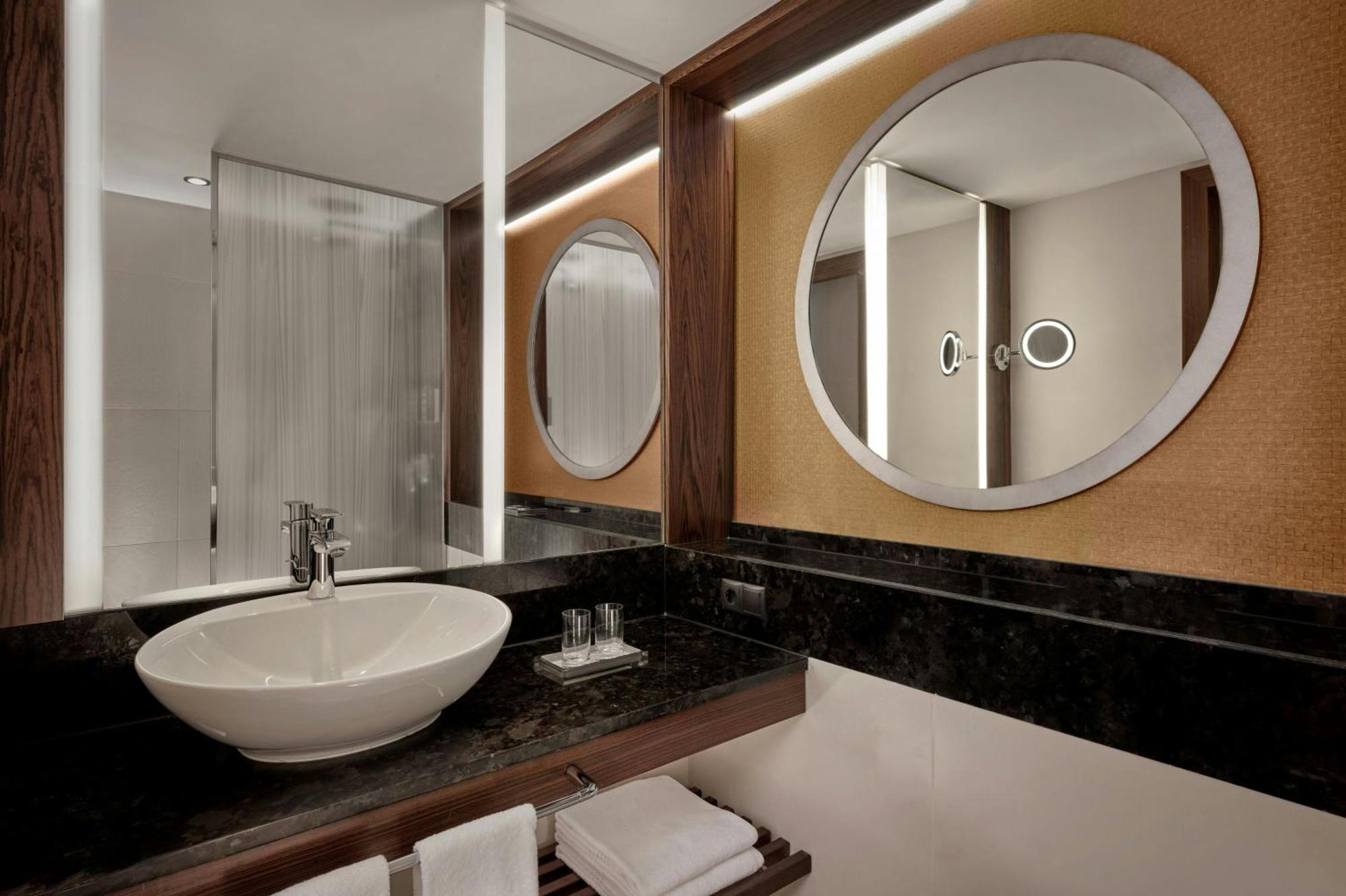 Superior Queen Room with Balcony,1666636213:JPEG