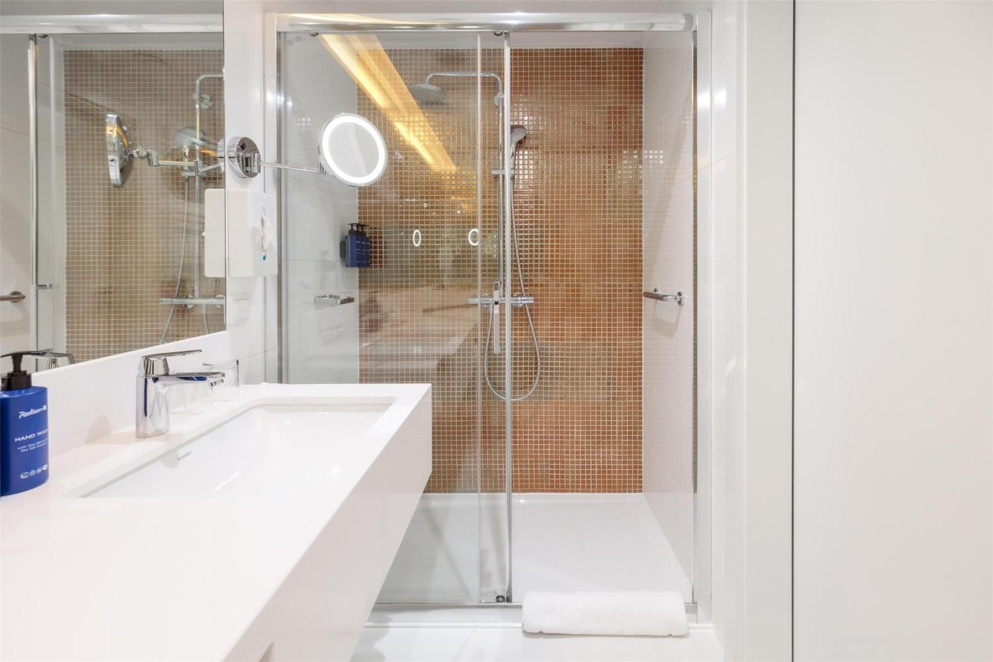 Suite,1669047495:JPEG