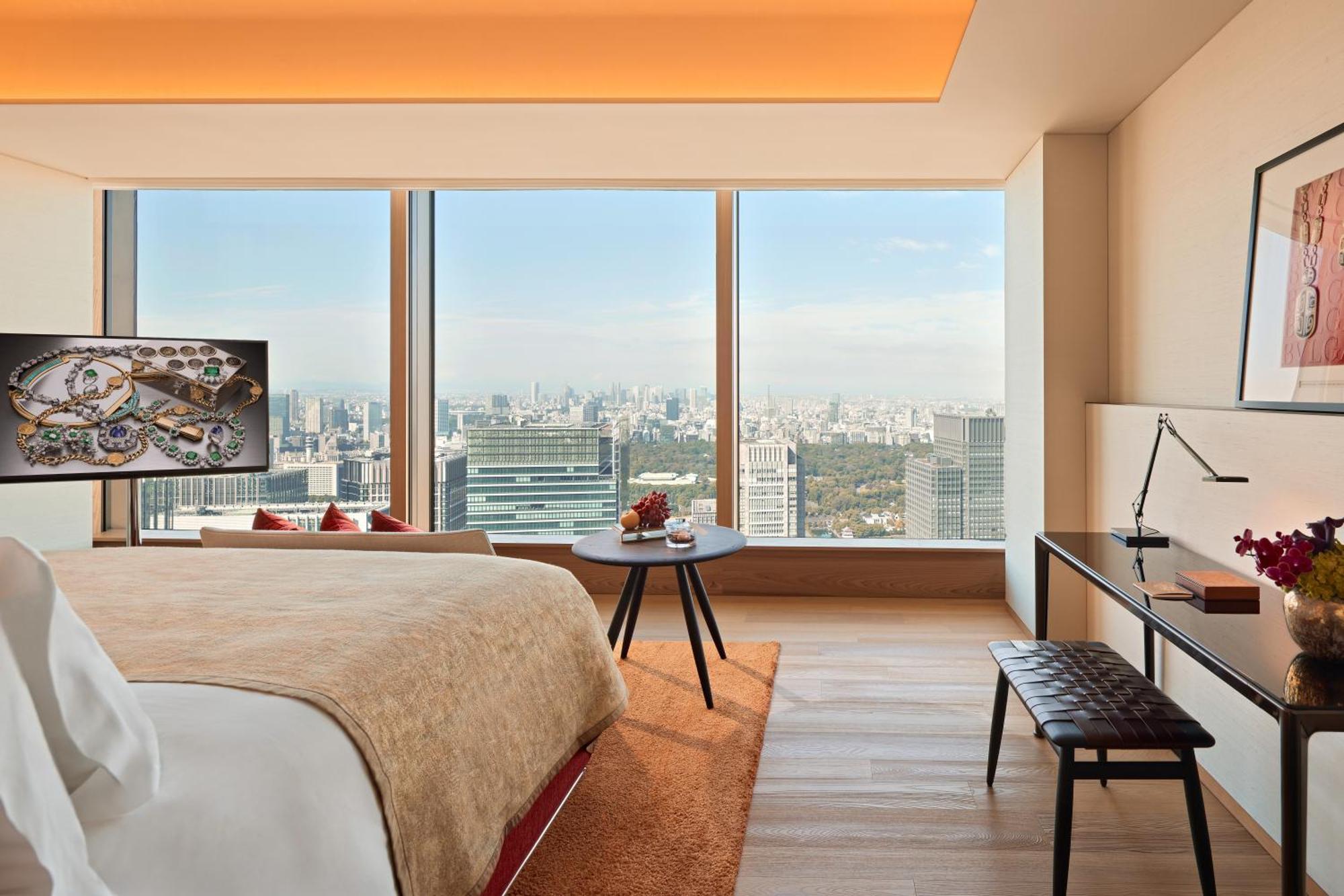 Premium Zimmer mit Kingsize-Bett und Gartenblick