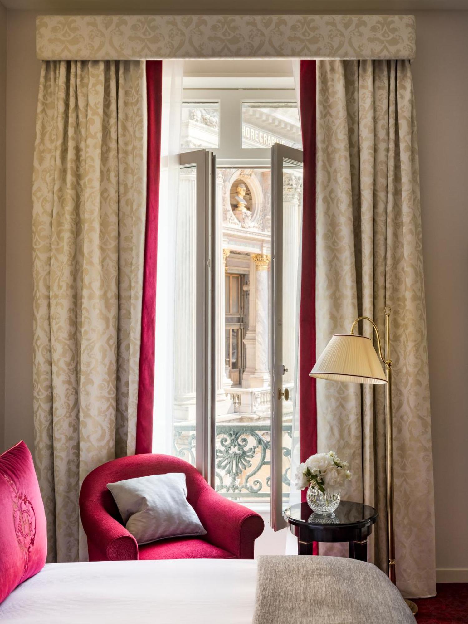 Classic Zweibettzimmer mit Balkon und Blick auf die Oper