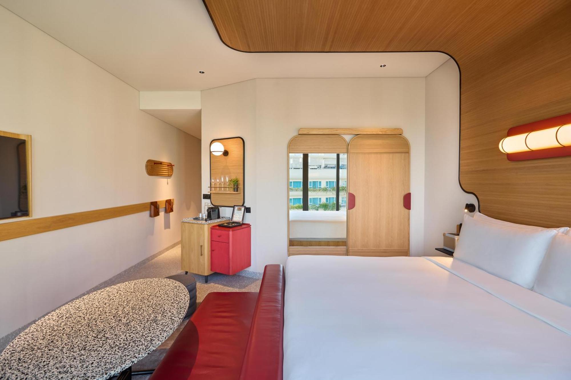 Deluxe King Pool View,1678957674:JPEG