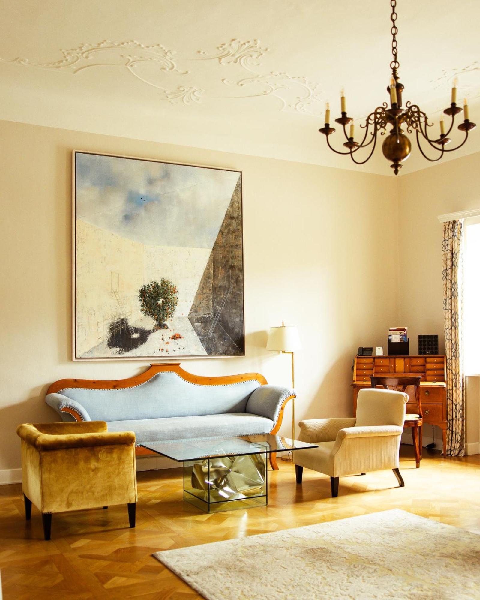 Suite,1685058013:JPEG