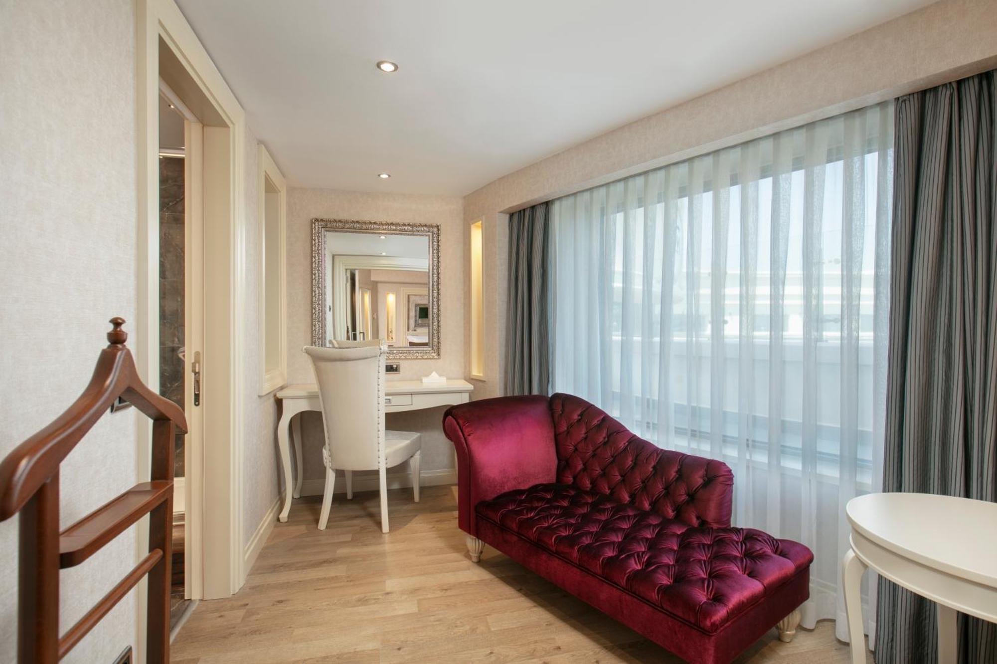 Executive Suite,1685068606:JPEG