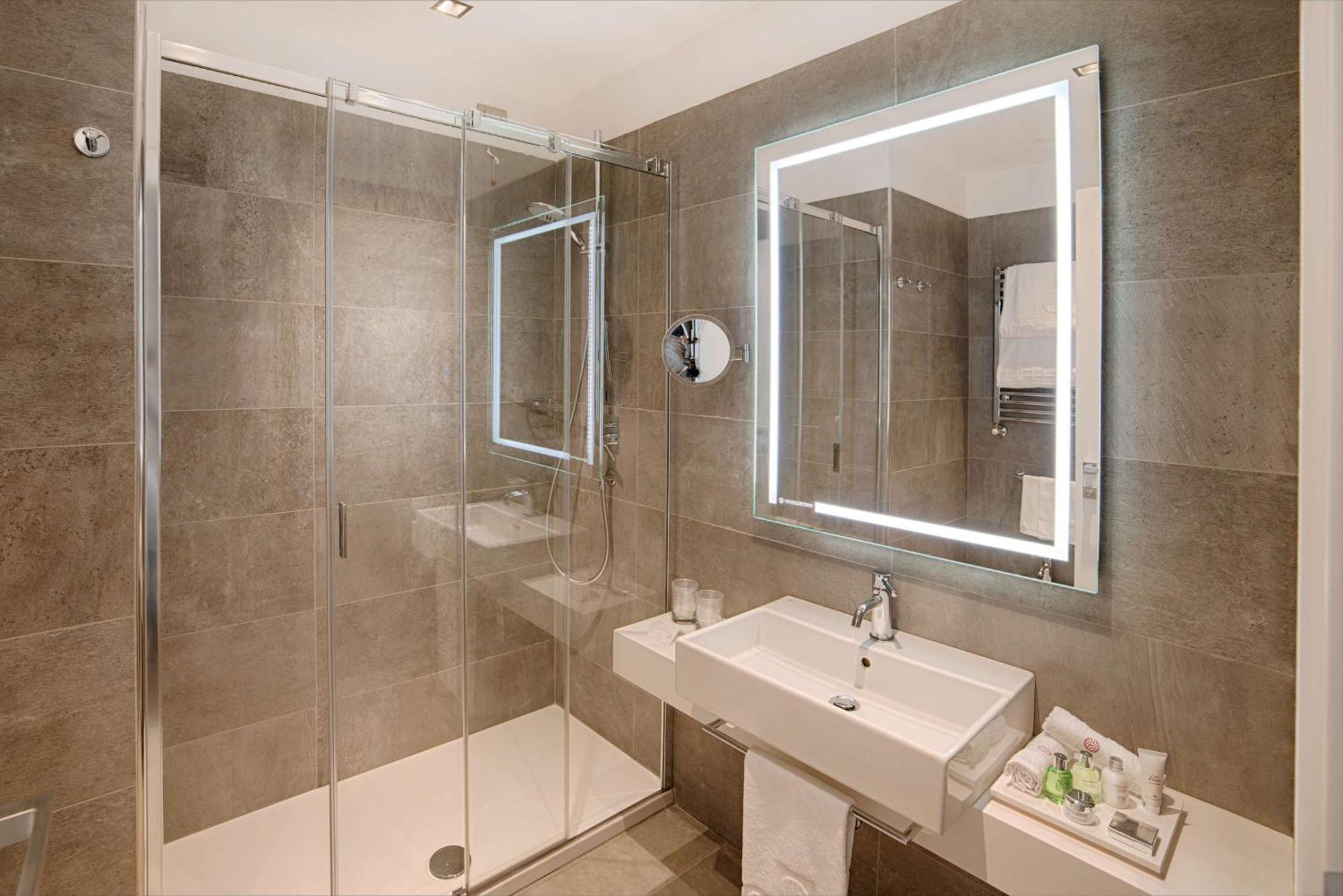 Large Premium Double or Twin Room,1699068505:JPEG