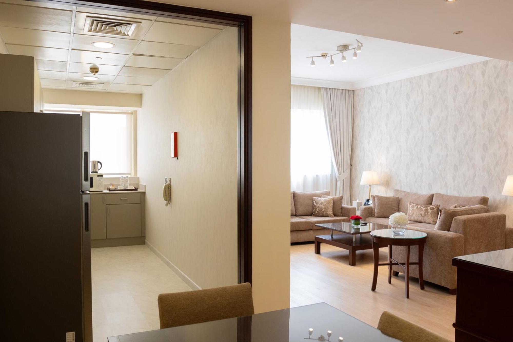 One-Bedroom Apartment with Kitchen,1689825175:JPEG