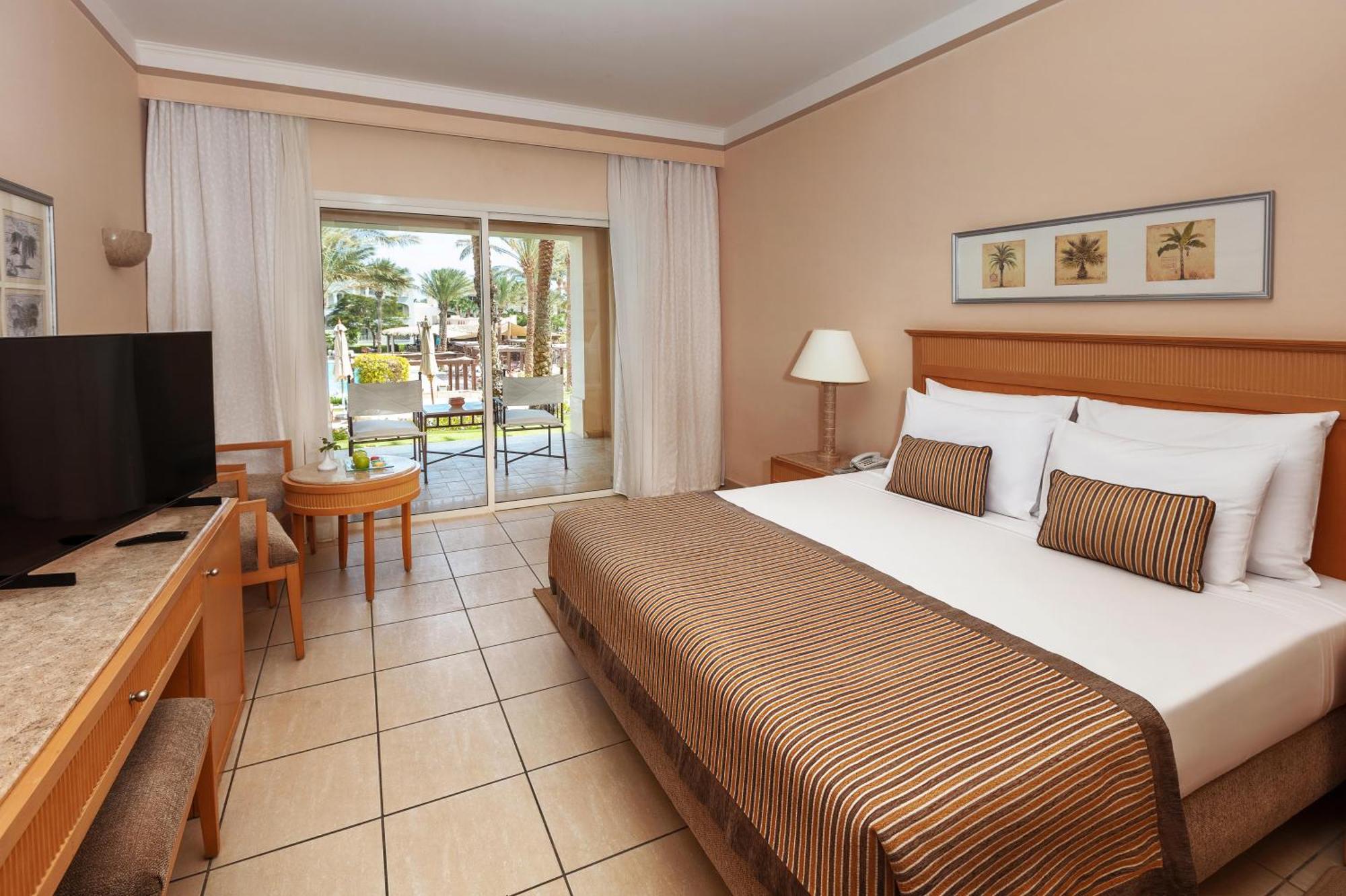 Superior Zimmer mit Queensize-Bett oder 2 Einzelbetten und Poolblick