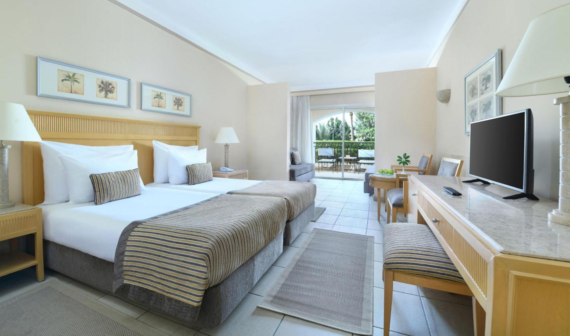 Deluxe, Queen or Twin Bed, Garden view