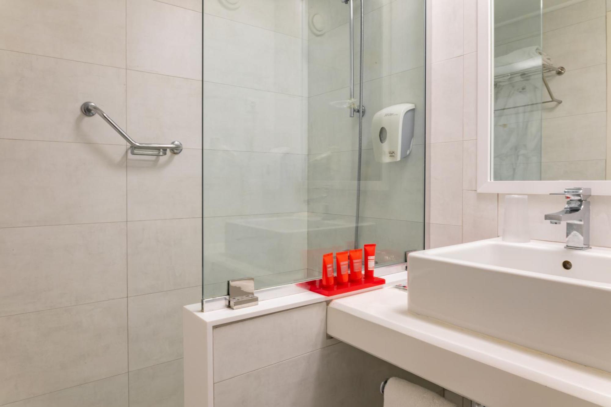 Family Room with Land View,1697804482:JPEG