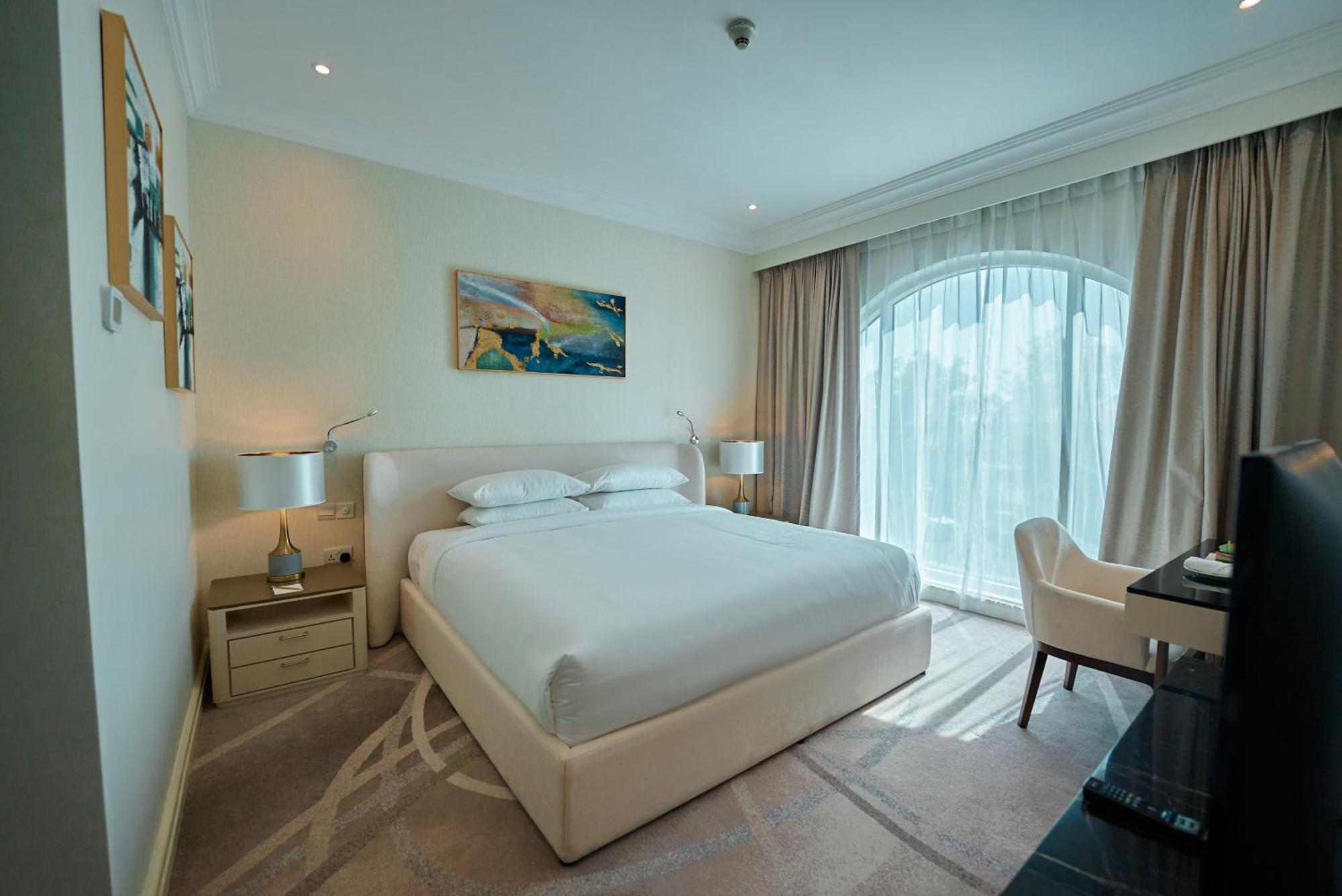 Deluxe Treasure King Room