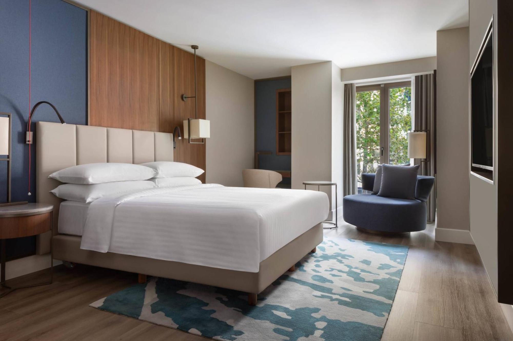 King Room with City View,1698629949:JPEG