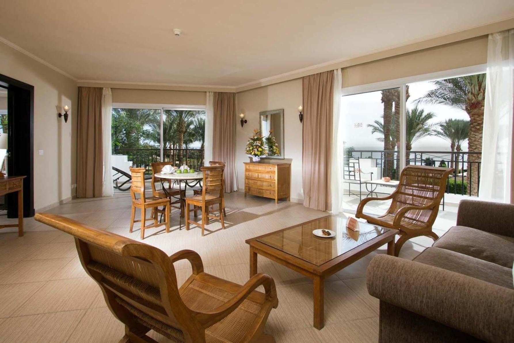 Junior Suite mit Queensize-Bett und Meerblick