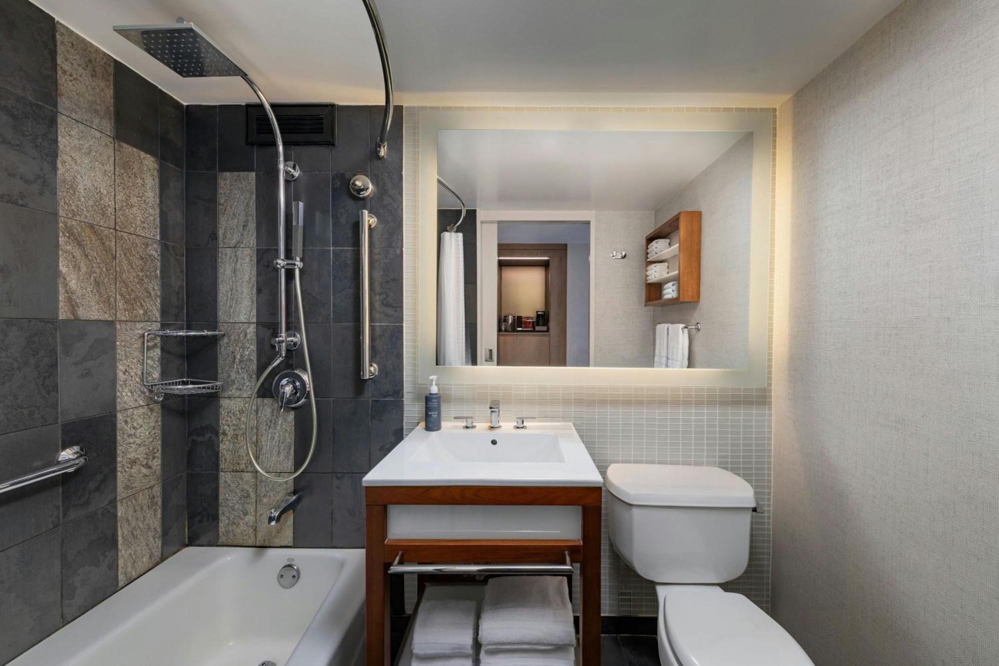 Traditionelles Doppelzimmer mit 2 Doppelbetten - untere Etage