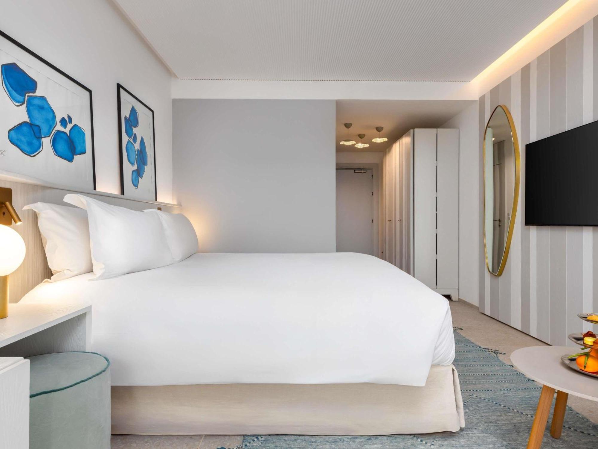 Luxury Queen Room with Garden View,1704940739:JPEG