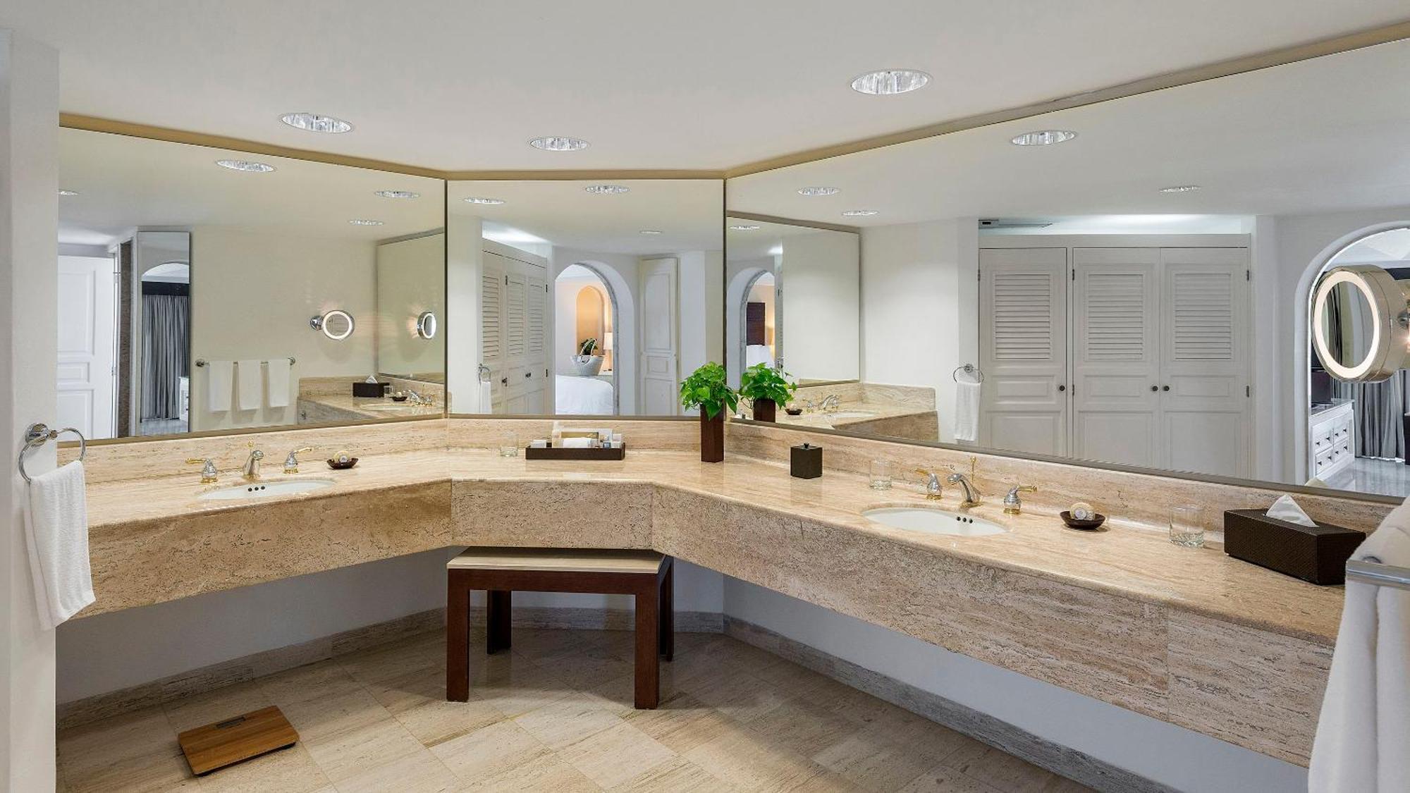 Infinite Ocean Front Honeymoon Master Suite