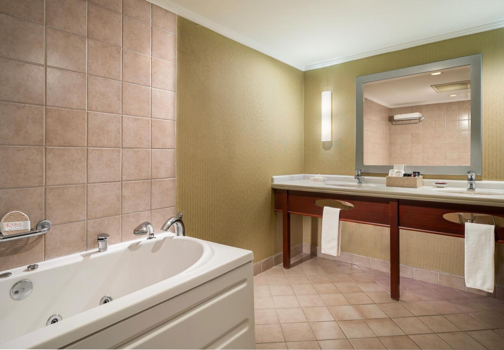 Executive King Suite,1710234588:JPEG