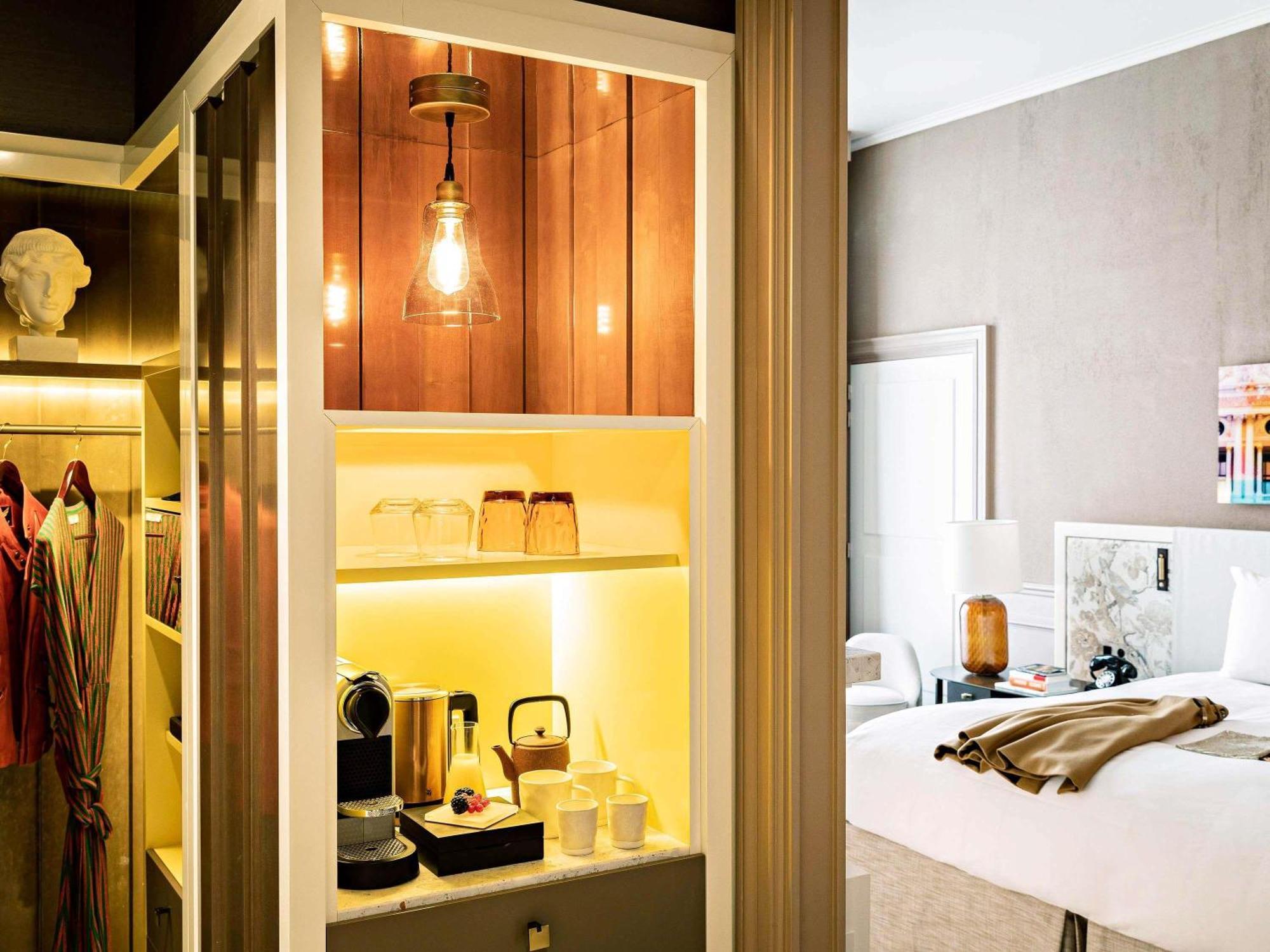 Premium Luxury Queen Room with One Queen Bed and Courtyard or Rue Scribe View,1729982245:JPEG