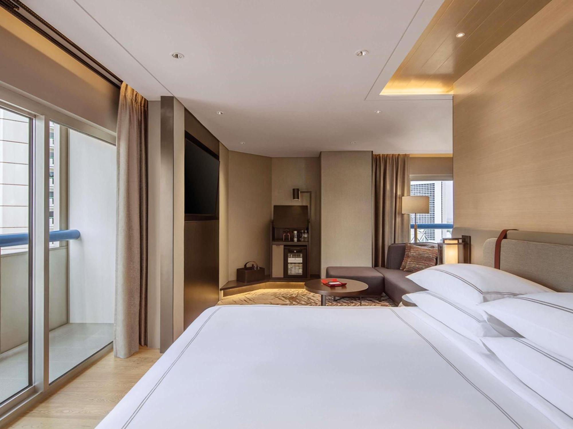 Signature Suite 1 King 2 Balconies City View,1716988309:JPEG