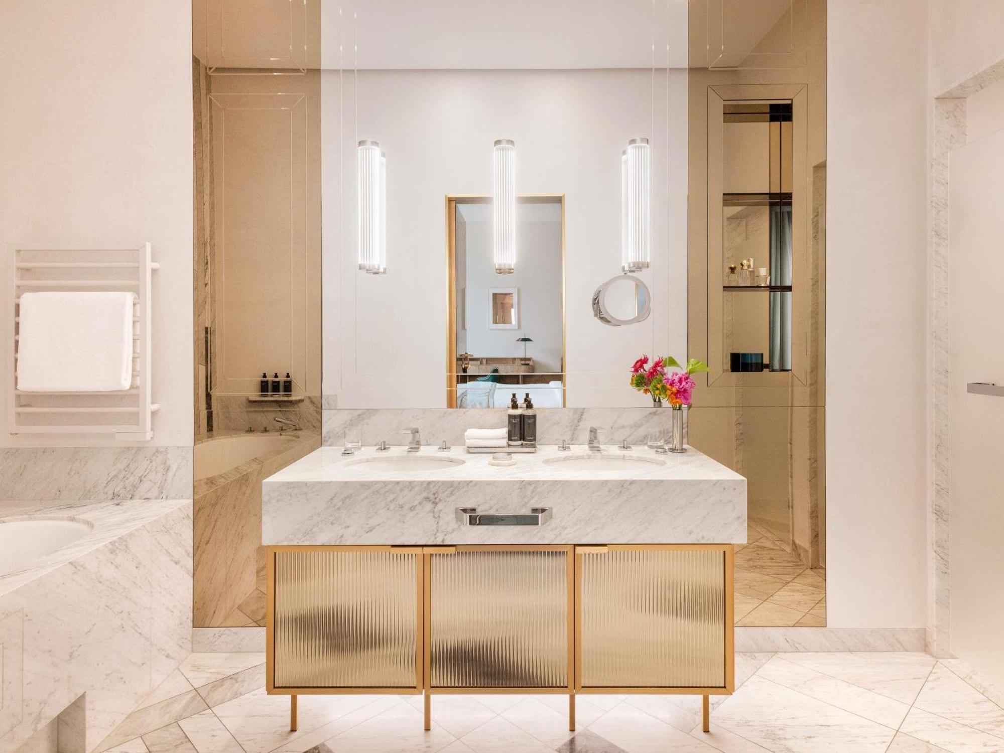 Deluxe Room,1717146045:JPEG