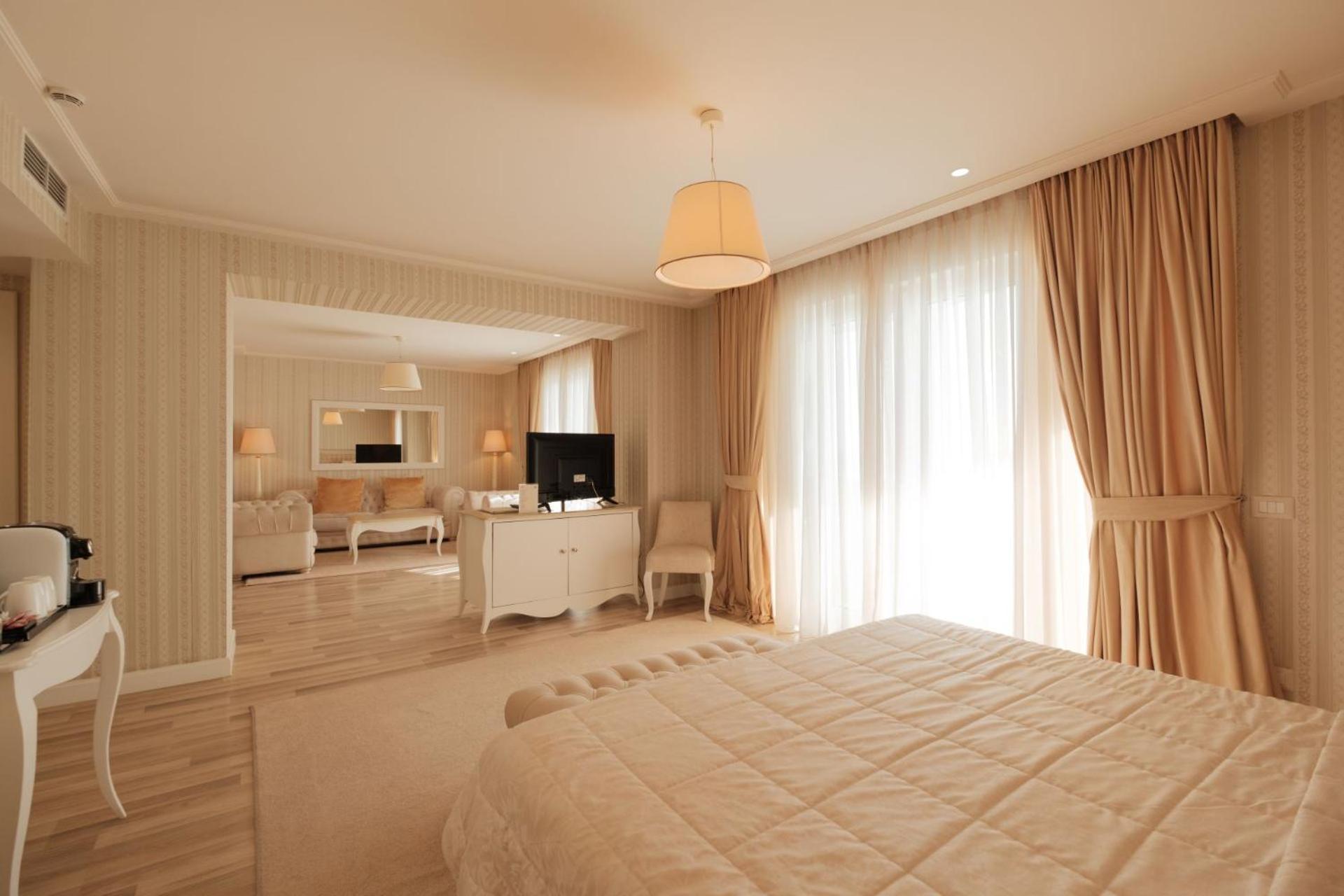 Suite with Balcony and Sea View,1722955493:JPEG