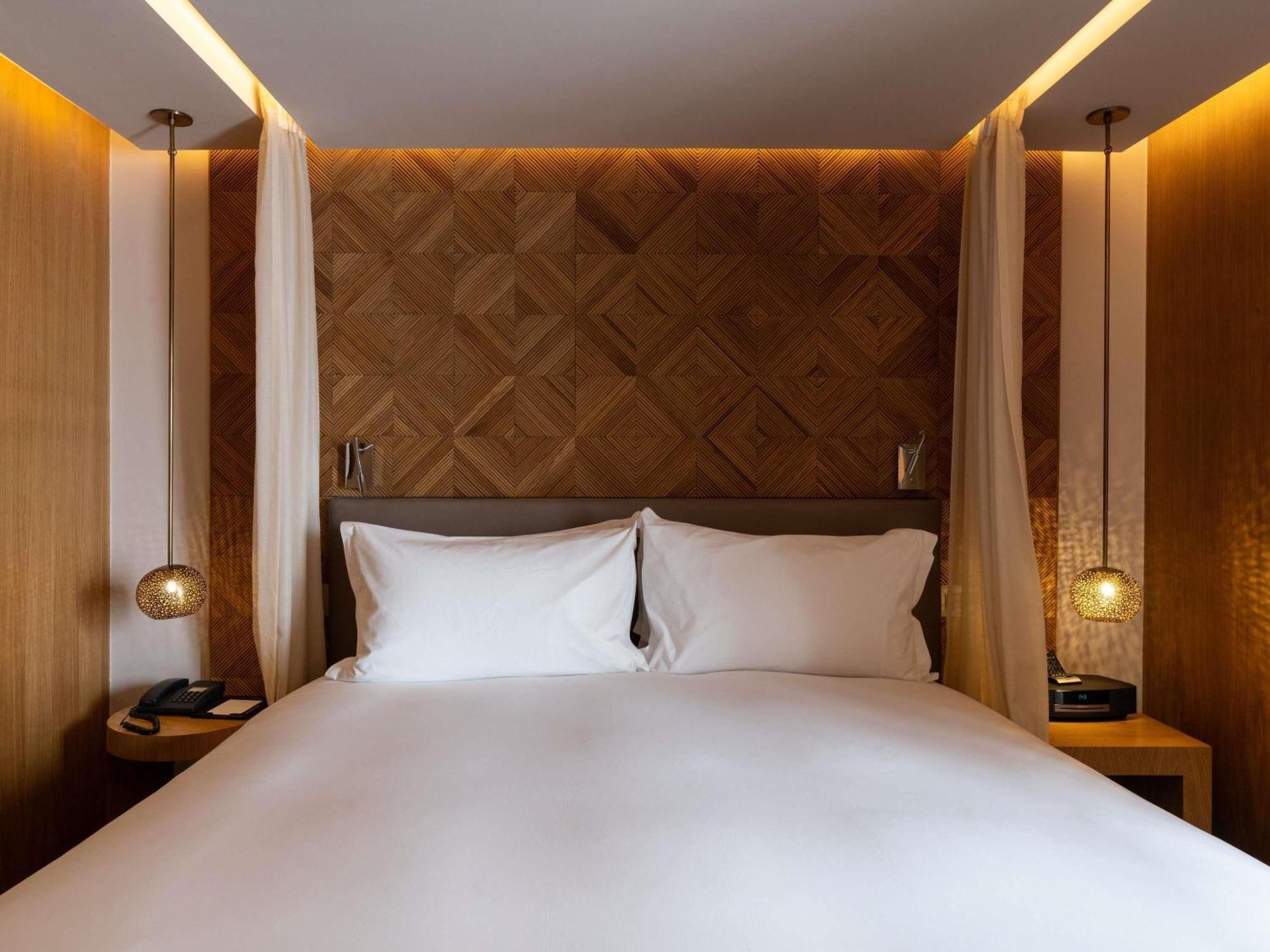 Moderne Junior Suite mit Kingsize-Bett und Balkon