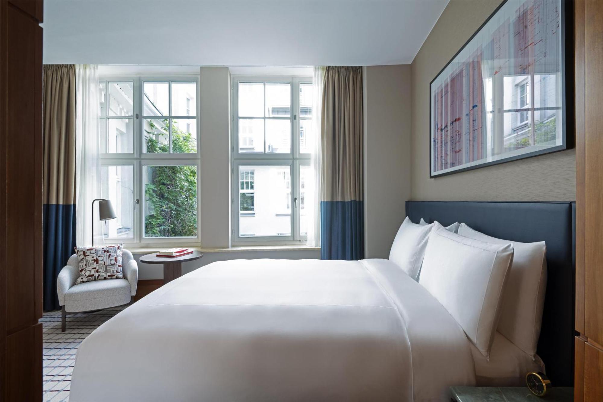 Deluxe King Room - Mobility Accessible,1729999290:JPEG