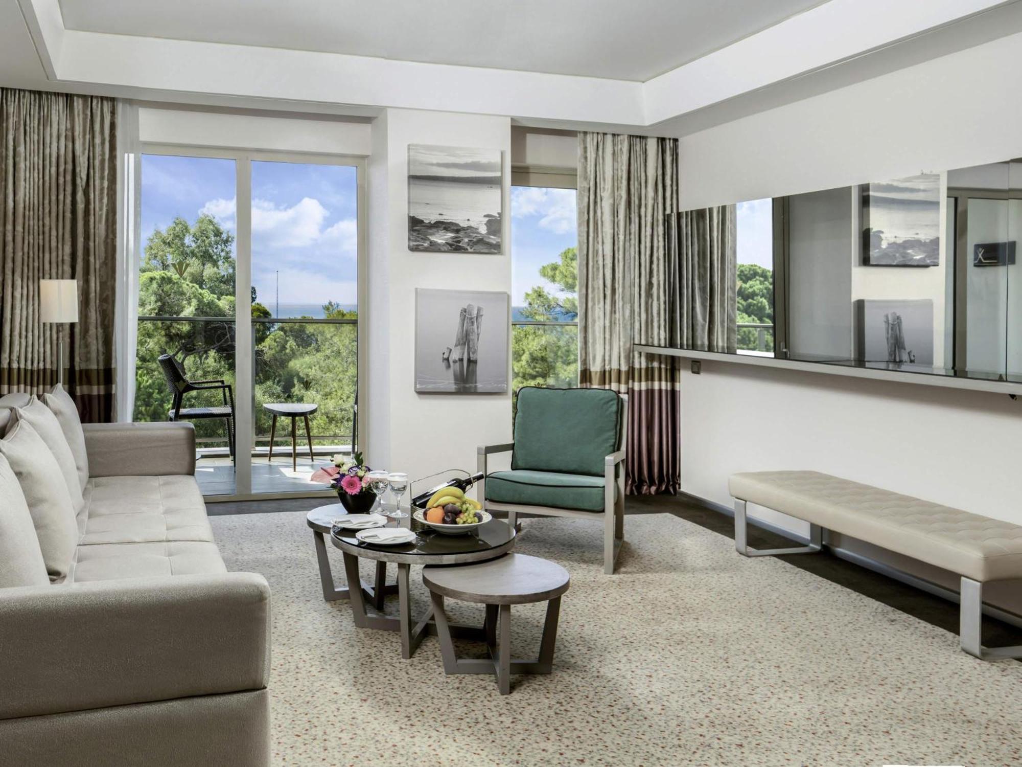 Deluxe Suite with Sea View,1739386279:JPEG