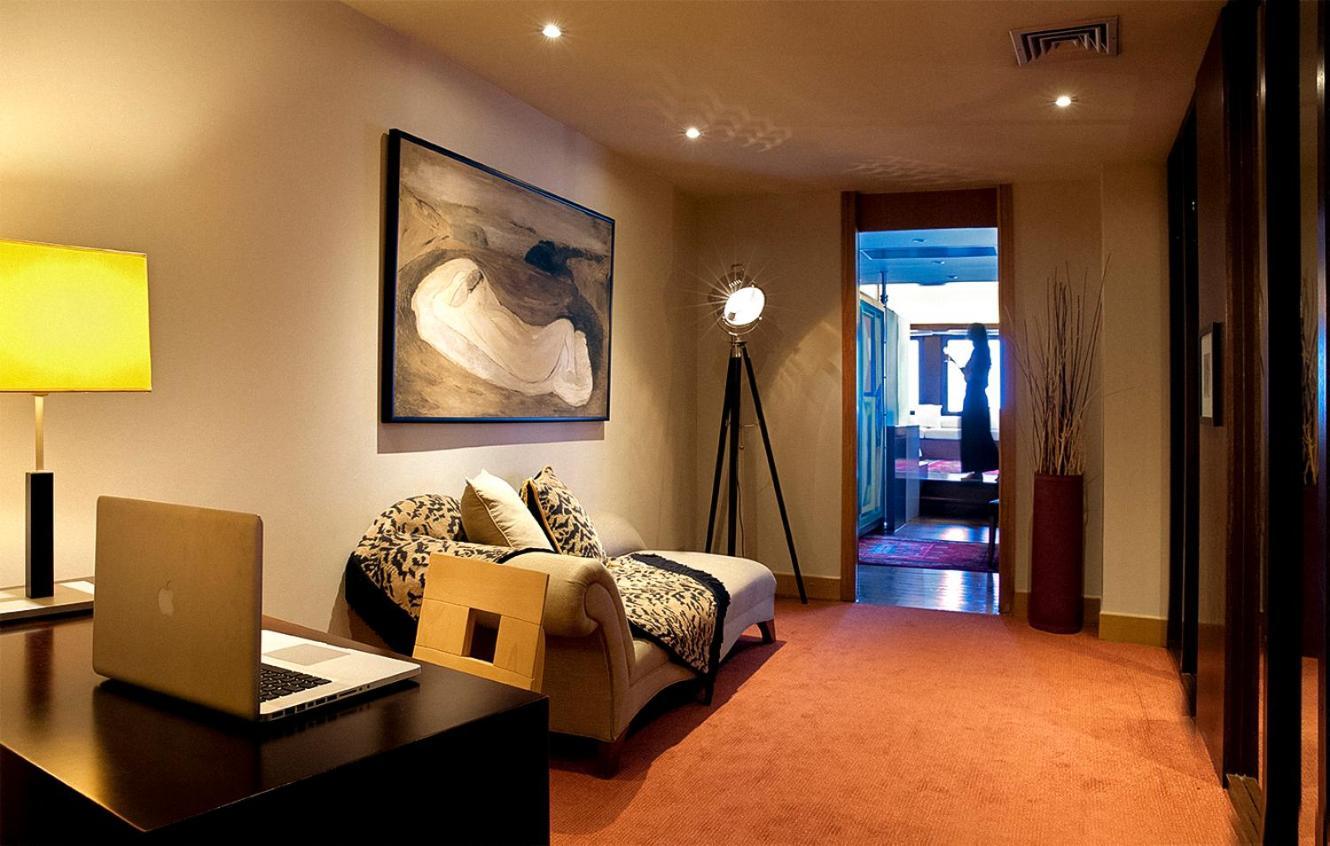 Penthouse Suite,1742578109:JPEG