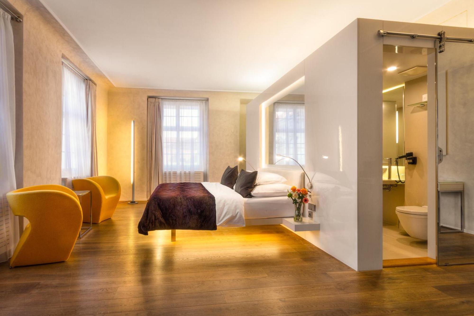 Executive Suite with Castle View,1742579982:JPEG