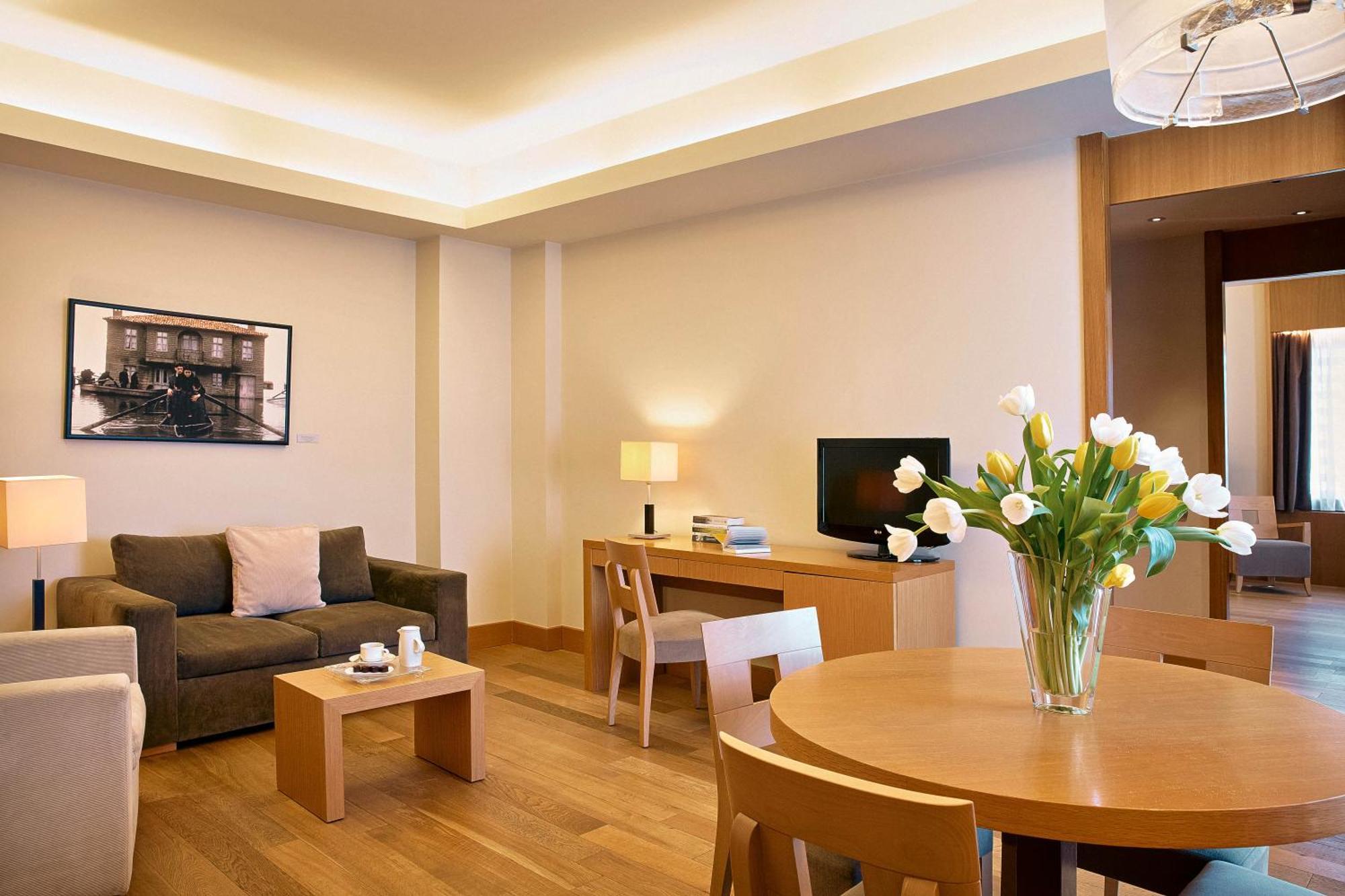 Lazart Suite,1742584705:JPEG