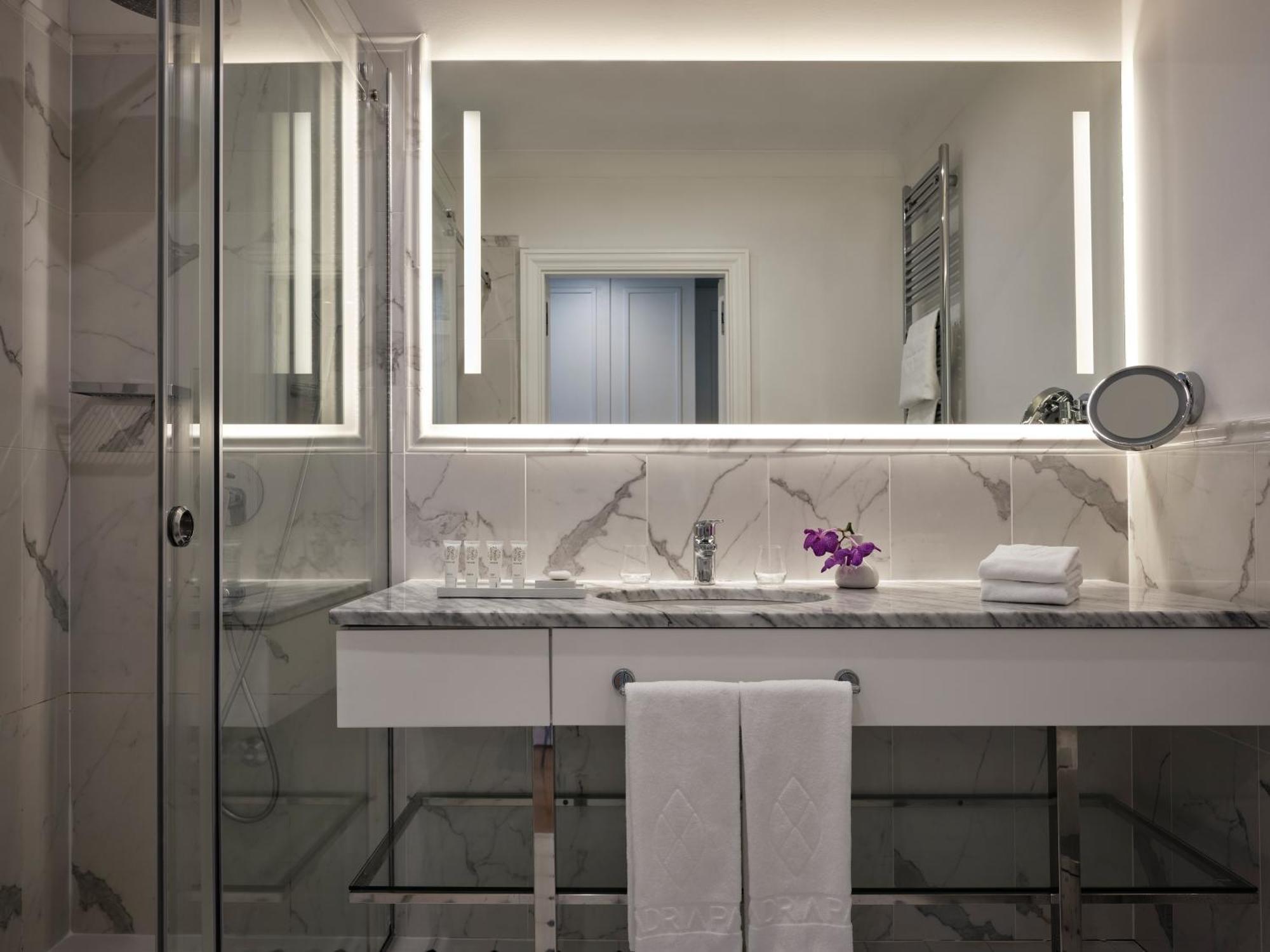 Deluxe Double Room,1742592045:JPEG