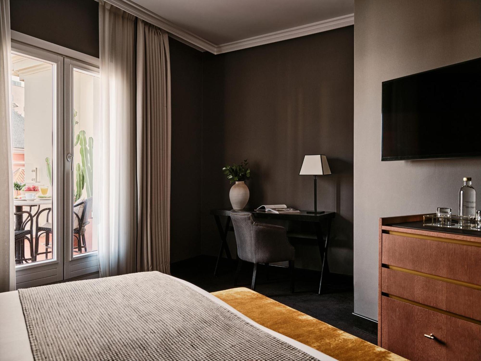 Deluxe Double Room with Balcony,1742648724:JPEG