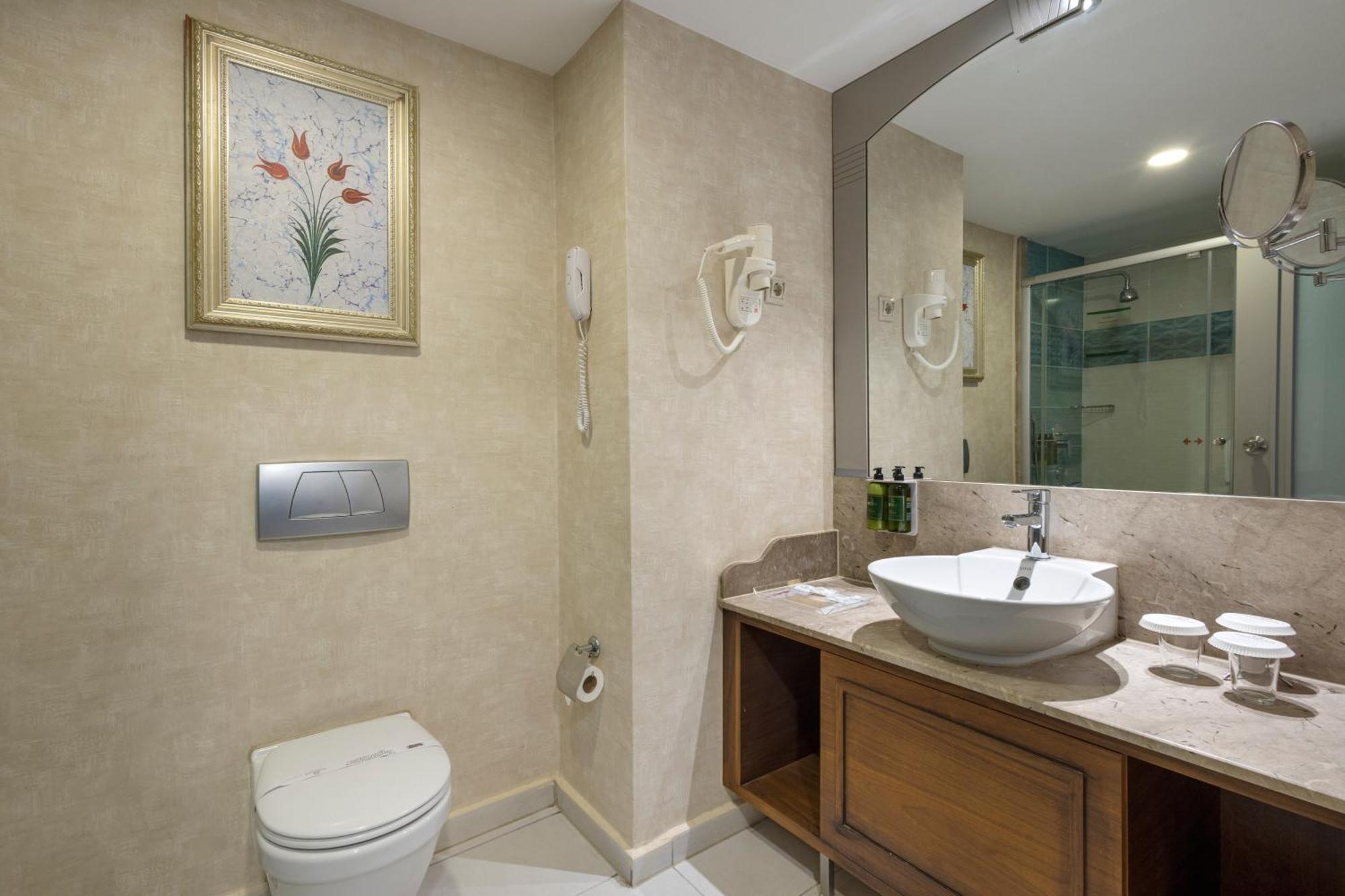 Connecting Family Room with Garden View,1742717884:JPEG