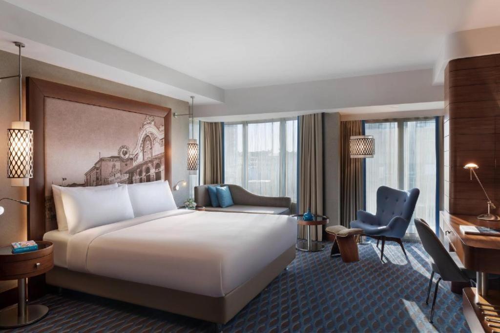 Club Room with Executive Lounge Access,1742811727:JPEG