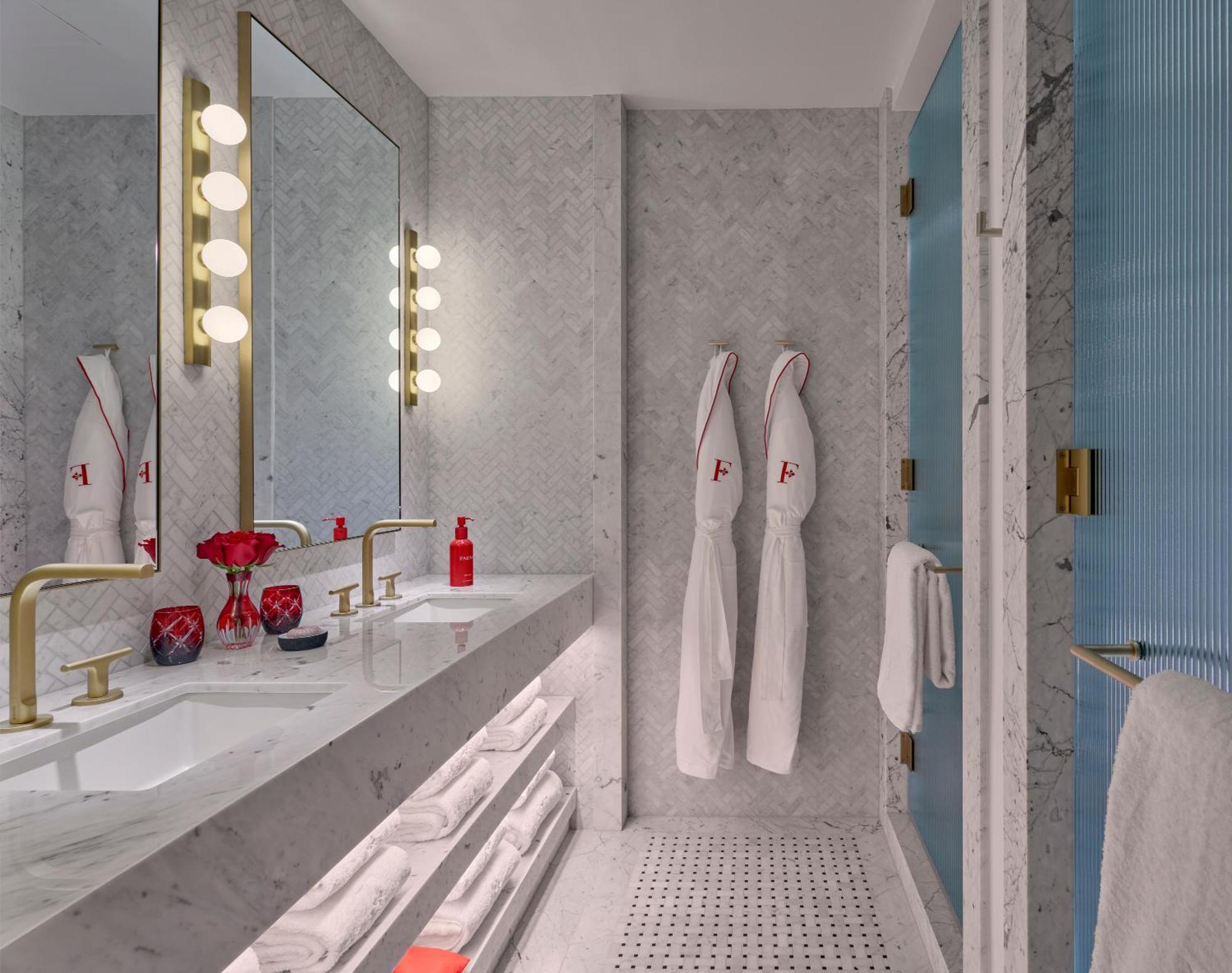Deluxe One Bedroom Suite Mobility Accessible