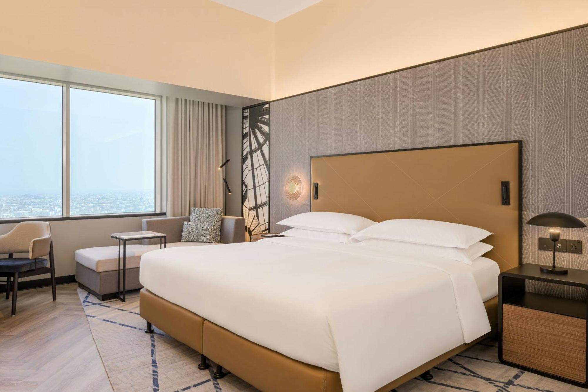 Superior King Room, City view