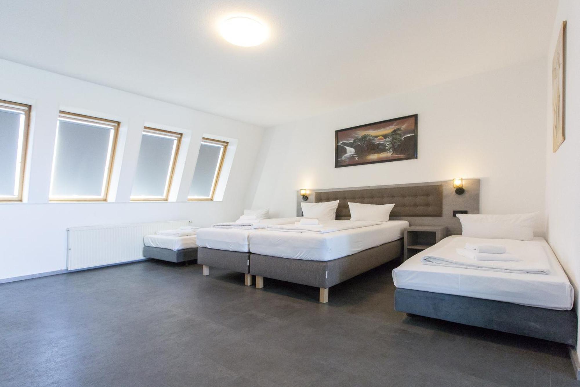 One-Bedroom Apartment Balcony,1756438982:JPEG
