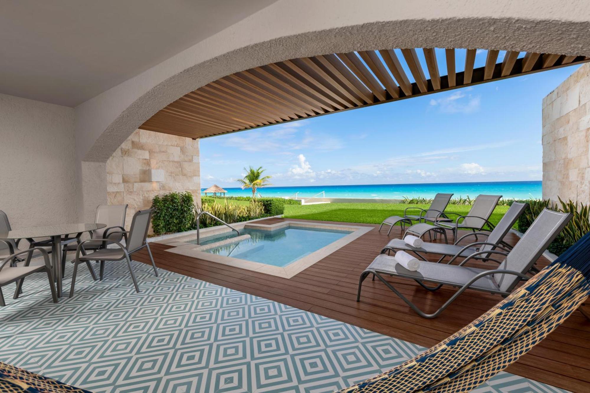 Enclave Beachfront Zimmer mit Kingsize-Bett und 2 Schrankbetten