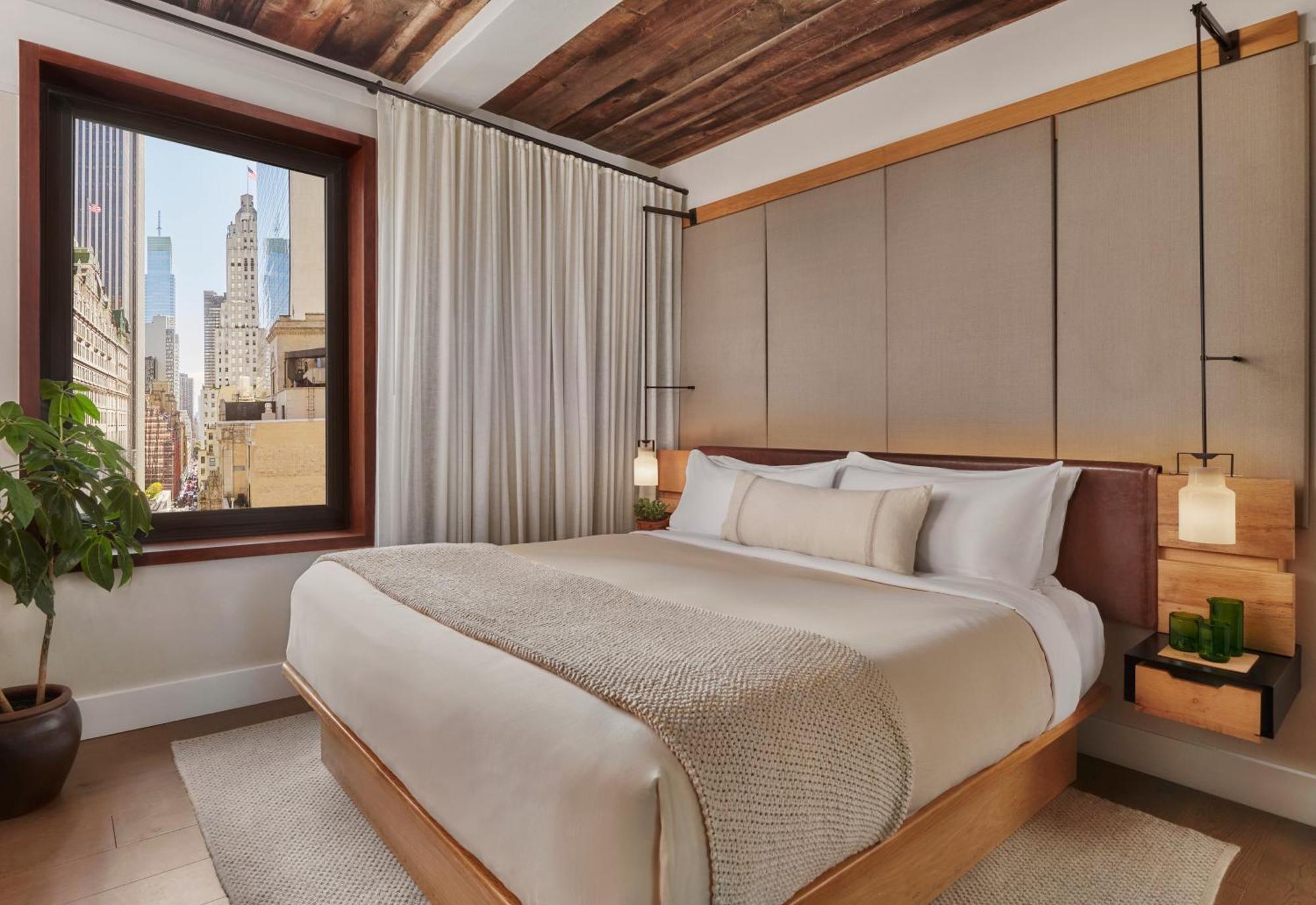 Superior Zimmer mit Kingsize-Bett und Stadtblick