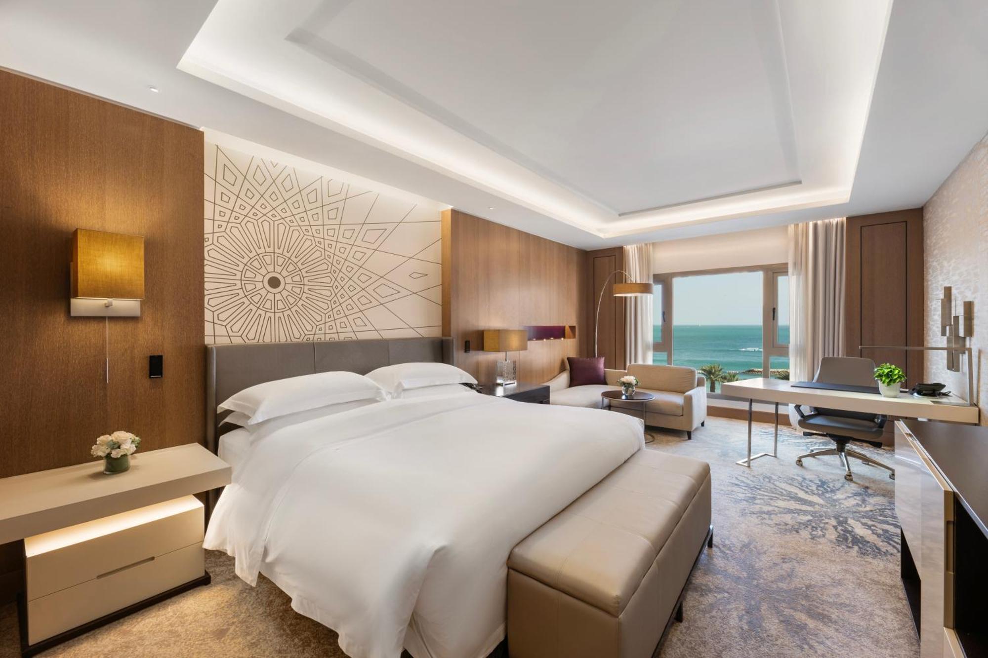 Classic Zimmer mit Kingsize-Bett, Meerblick und Zugang zur Club Lounge