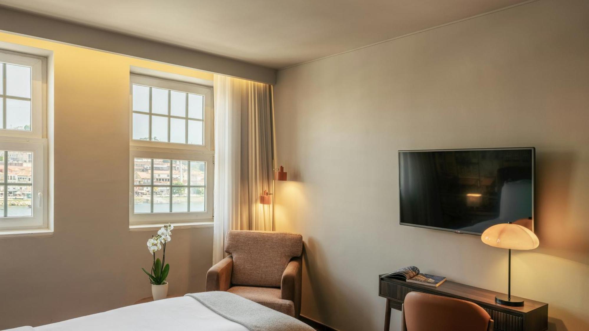 Vintage Doppel- oder Zweibettzimmer mit Flussblick