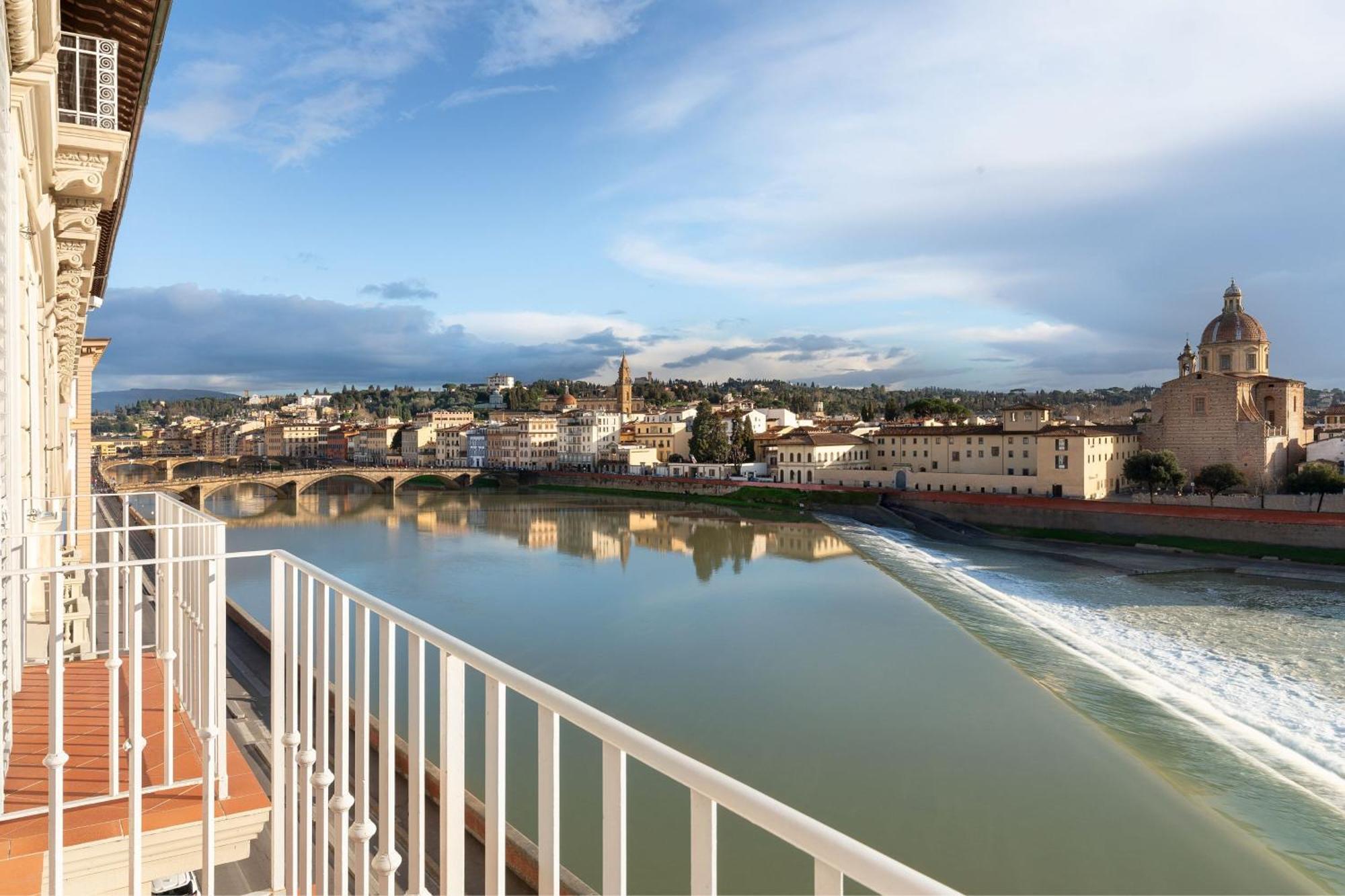 Junior Suite Arno mit 1 Schlafzimmer und Blick auf den Fluss Arno