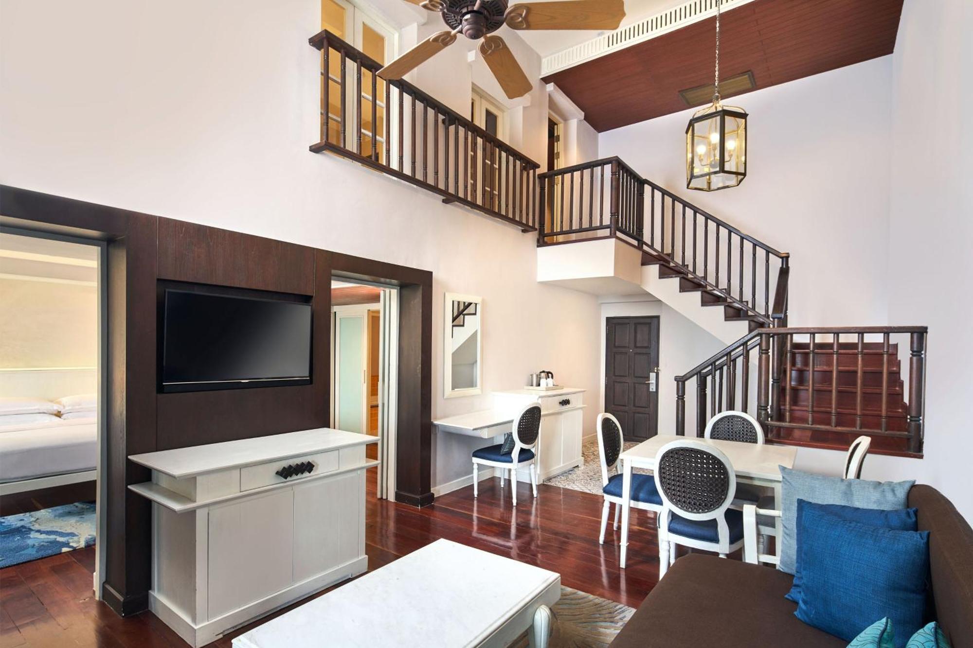 Familiensuite mit 2 Schlafzimmern, teilweisem Meerblick und Balkon