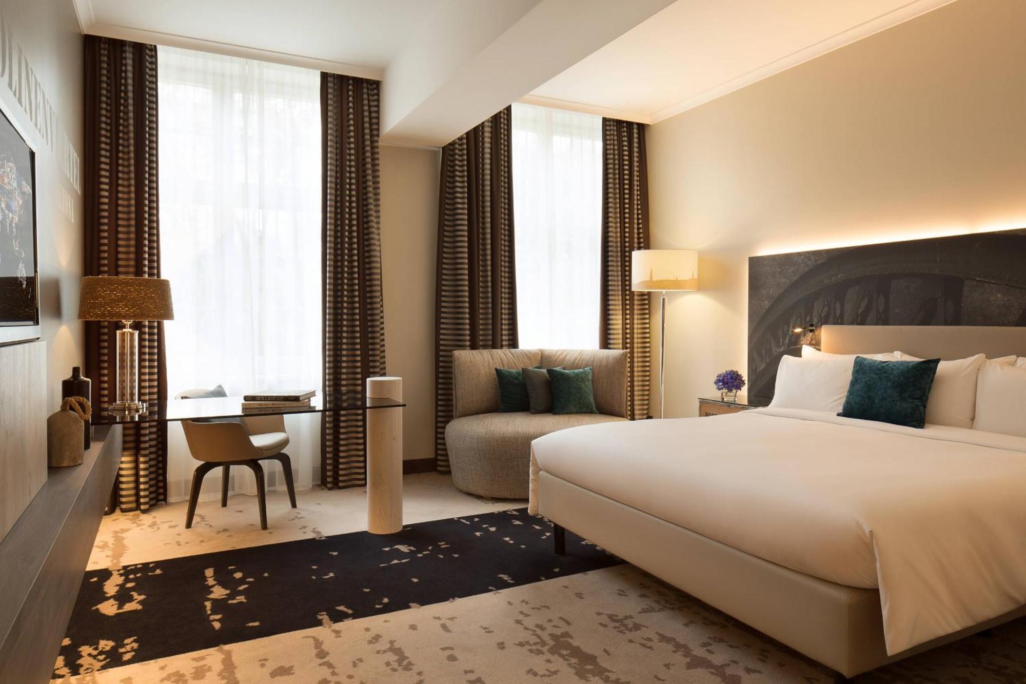Größeres Superior Zimmer mit Kingsize-Bett