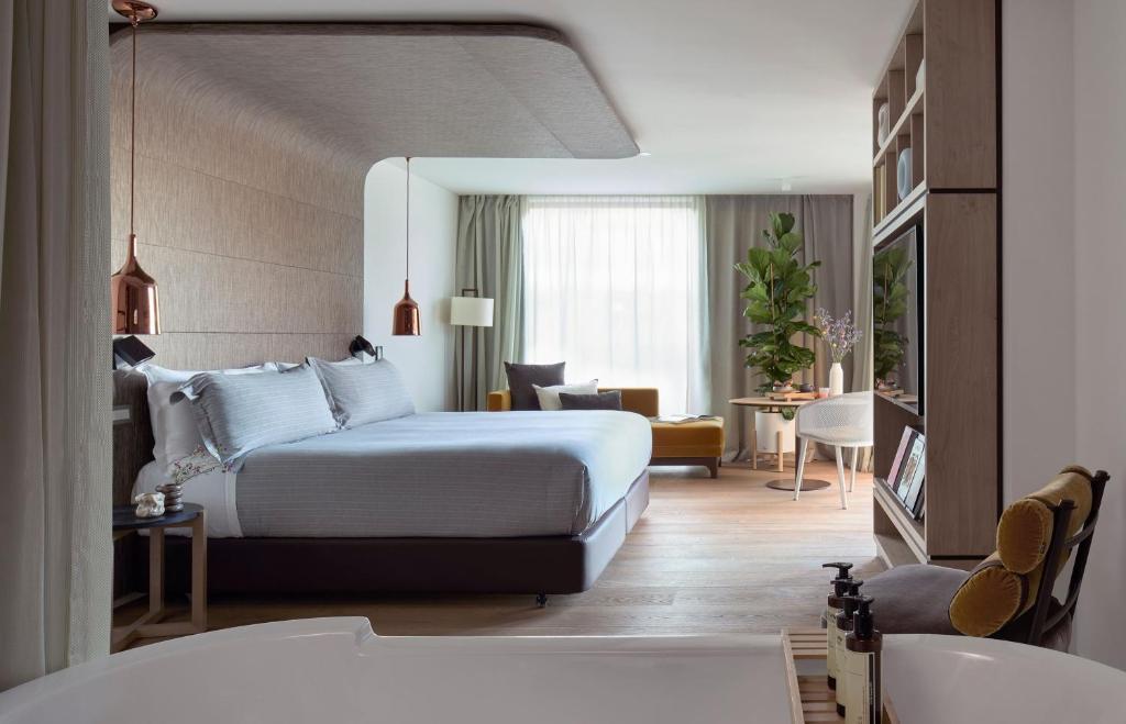 Suite Studio ME mit Blick auf die Plaça de Catalunya