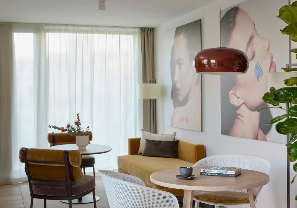 Beyond ME+ Suite mit 2 Schlafzimmern und Whirlpool